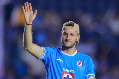 Santiago Giménez le mandó un mensaje apoyo a Cruz Azul en medio de su eliminatoria ante América por la Concachampions 2025.