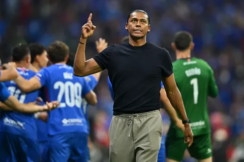 Joel Huiqui puso a Cruz Azul en semifinales.