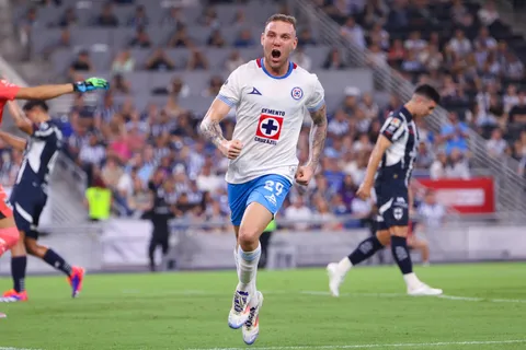 Cruz Azul 4-0 Rayados: Goles, polémicas y videos del partido de la jornada 2 del Apertura 2024
