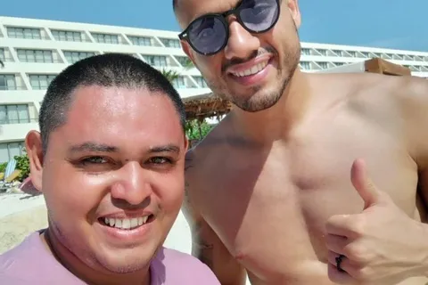 Giorgos Giakoumakis, de descanso en la playa.