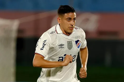 El lateral uruguayo regresó a Nacional de Montevideo tras ser rechazado en Cruz Azul.