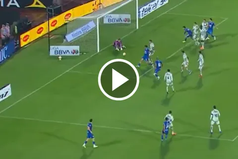 Charly logró marcar el segundo gol del partido.