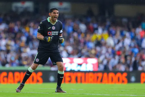 ¿Chuy Corona se queda en Cruz Azul?