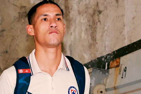 ¿Uriel Antuna se quiere ir de Cruz Azul? El motivo por el que se daría su salida
