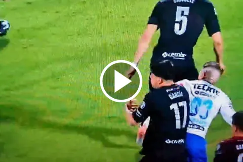 Sergio Ramos debió ser expulsado por un codazo brutal contra Amaury García: "Se salva..."