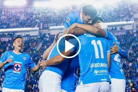 Volvió 'Andar conmigo': así la cantó el Estadio Azul tras el tercer triunfo seguido de Cruz Azul