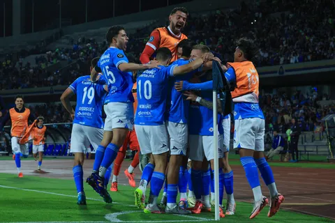 Varios futbolistas de La Máquina reportaron bajo las órdenes de Larcamón este miércoles.