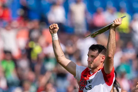 "No dejará el Feyenoord por esa cantidad": Santiago Giménez ya tiene precio