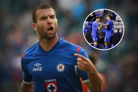 Tito Villa aconsejó a los delanteros de Cruz Azul para dejar atrás sus sequías goleadoras.