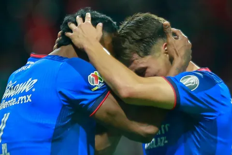 Como Rodrigo Huescas: el ex Cruz Azul que podría frustrar su traspaso por representantes