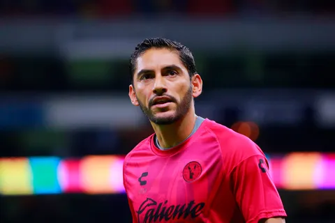 Chuy Corona no está en la alineación titular de Xolos ante Cruz Azul.
