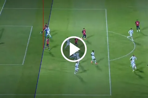 El VAR decretó que había fuera de juego de Sepúlveda y no penal para Cruz Azul.