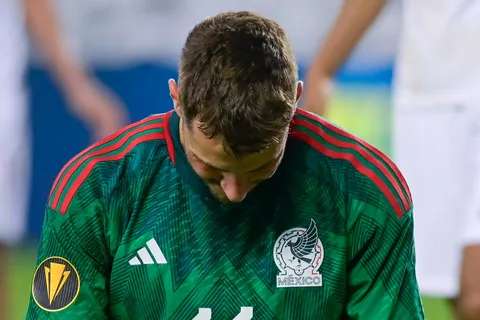 Santiago Giménez confiesa que tiene una deuda pendiente en la Selección Mexicana