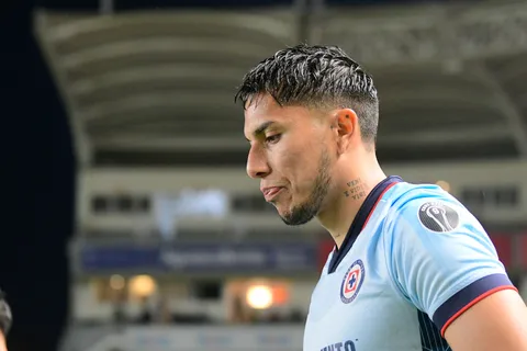 El mal negocio de Cruz Azul con Carlos Salcedo