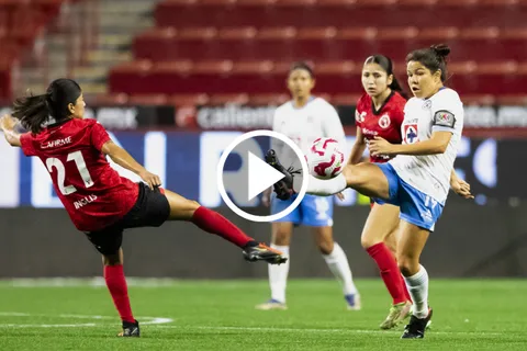 "Un saludo a Juanpit...": Albureo épico en la transmisión del Cruz Azul Femenil vs. Xolas