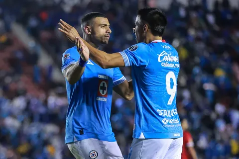 Giakoumakis y Sepúlveda, las dos cartas goleadoras de Cruz Azul.