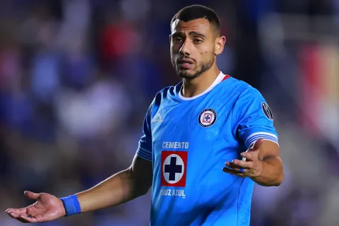 ¿Cuánto dinero ingresaría Cruz Azul por Giorgos Giakoumakis?