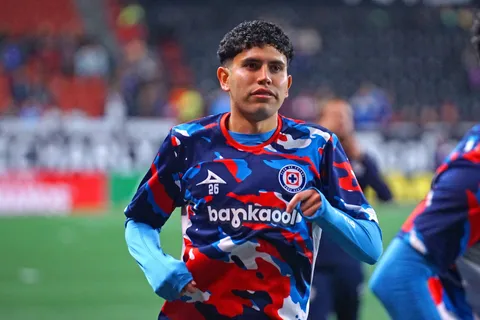 Carlos Vargas tendría un pie afuera de Cruz Azul.
