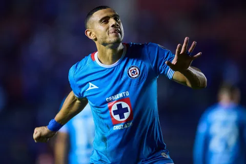 La noticia que acerca a Giakoumakis al campeonato de goleo