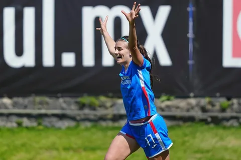 Debut y gol: Cori Sullivan se estrenó como goleadora y mantuvo el invicto de Cruz Azul contra Pumas | Video