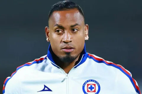 La decisión de Willer Ditta en Cruz Azul ante el interés de Gremio