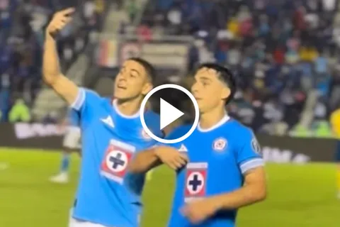 No se vio en TV: Los gestos desesperados de Camilo Candido al banquillo en el gol de Faravelli