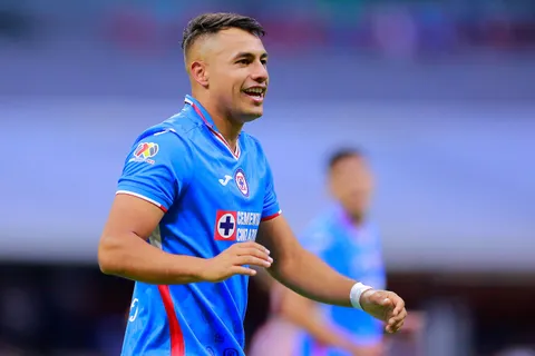 Iván Morales aparece registrado en el plantel Cruz Azul ante la Liga MX￼