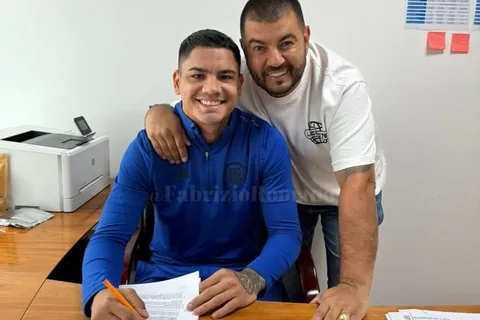 La primera imagen del Toro Fernández con la playera de Cruz Azul