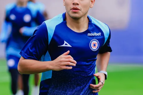 Charly Rodríguez salió del XI inicial a última hora.