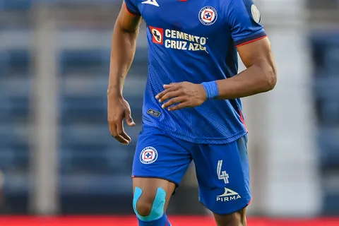Willer Ditta causa baja en Cruz Azul vs. Rayados.