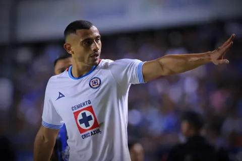 La salida del delantero griego aún está pendiente de detalles para cerrarse.