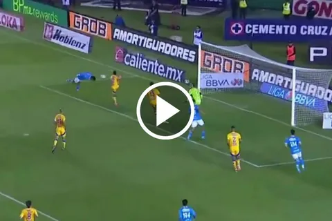 Gol agónico de Ángel Sepúlveda para Cruz Azul contra Tigres.