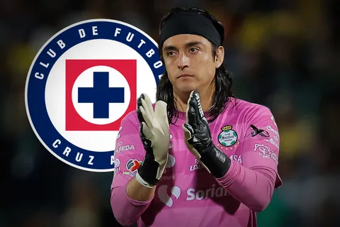 El portero de Santos Laguna respondió a los rumores que lo vincularon con Cruz Azul.