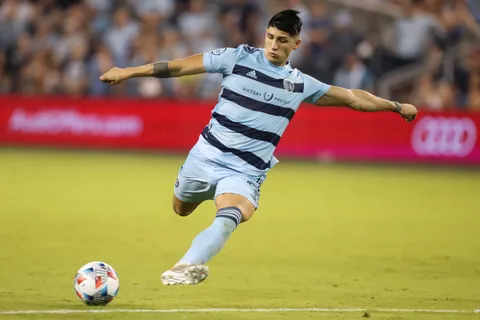Se 'entrampa' el fichaje de Alan Pulido: Sporting KC se niega a vender
