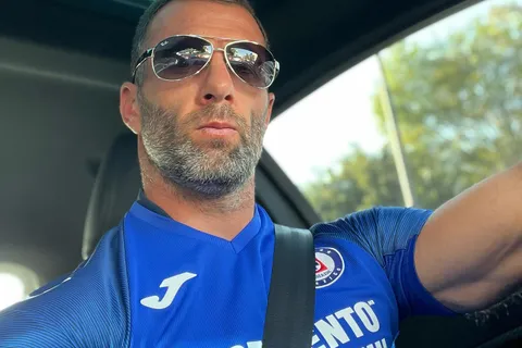 El más celeste: Tito Villa sorprende con nuevo proyecto de Cruz Azul