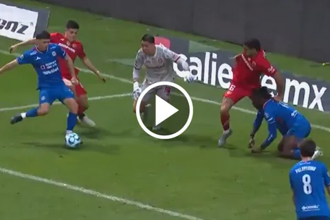 ¡Puro corazón celeste! José Paradela demostró amor propio y anotó el empate en el Cruz Azul vs. Toluca
