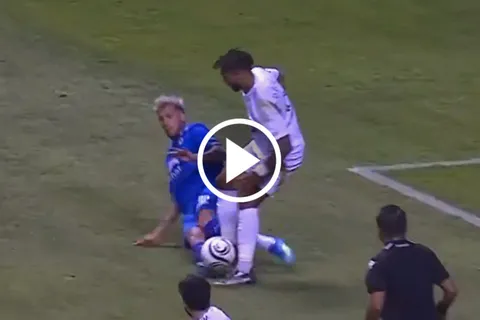 De cárcel: Así fue la durísima falta que le valió la roja a Gonzalo Piovi en el Cruz Azul vs. LAFC
