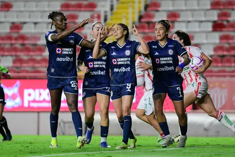 Cruz Azul femenil se impone al Necaxa y todavía sueña con la clasificación a liguilla