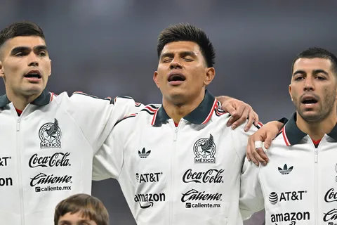 Lira fue titular en el último juego del Tri.