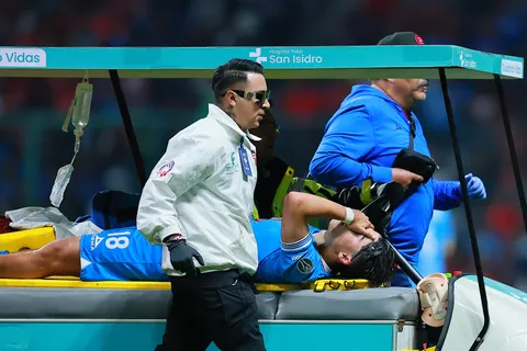 La salida de Luka Romero en ambulancia preocupó a todo Cruz Azul.