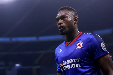 Diber Cambindo volvió a ser titular con Cruz Azul