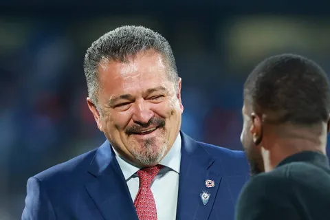 Carlos Hermosillo le dio su bendición a Nicolás Larcamón