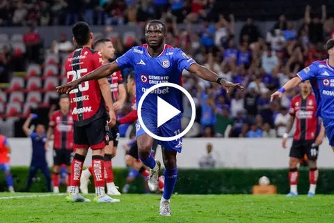 Christian Ebere fue el gran héroe de Cruz Azul en el juego de ida ante Atlas.