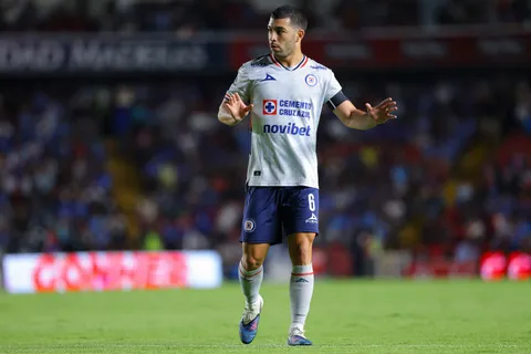 Cruz Azul comienza a admitir la salida de Erik Lira de cara al Apertura 2026.