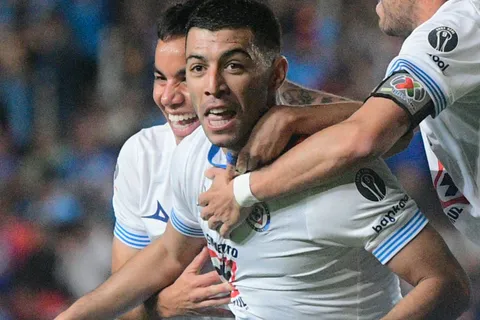 Confirman la decisión final de Erik Lira a poco de vencer su contrato en Cruz Azul