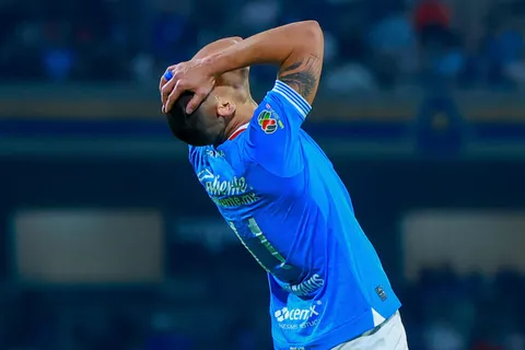 Cruz Azul cae puestos en la tabla de posiciones.